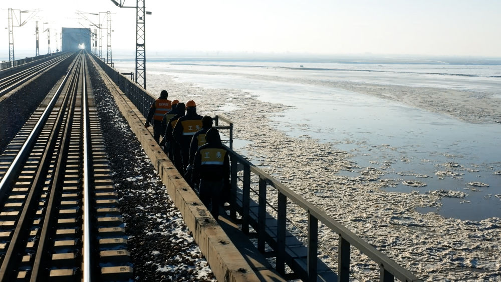 
代挂姜玉武的号黄牛代挂号电话票贩子号贩子网上预约挂号,住院检查加快,新春走基层·记者体验360行|寒风中 冰凌上 听桥隧工们为黄河“演奏”
