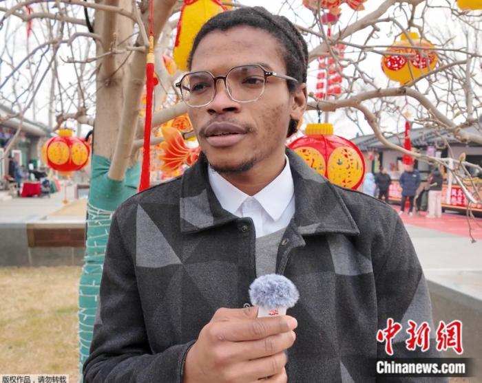 
中国中医科学院广安门医院黄牛代挂号电话票贩子号贩子网上预约挂号,住院检查加快,打腰鼓、吃爆肚，外国留学生逛庙会：下次还想来！| 奇妙中国年