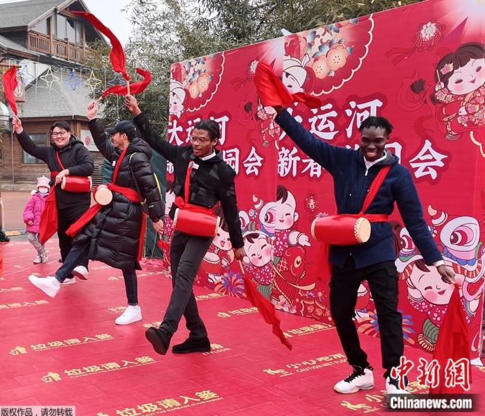 
中国中医科学院广安门医院黄牛代挂号电话票贩子号贩子网上预约挂号,住院检查加快,打腰鼓、吃爆肚，外国留学生逛庙会：下次还想来！| 奇妙中国年
