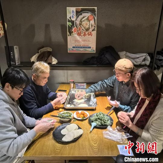 
天津各大医院黄牛代挂号电话票贩子号贩子网上预约挂号,住院检查加快,（新春走基层）此处有家就是年：苏州两岸婚姻家庭大年初二“回娘家”庆新春
