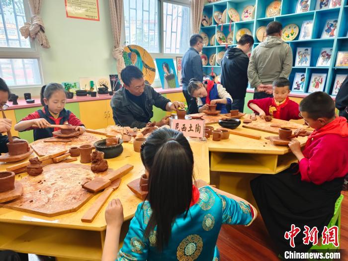 
长沙湘雅医院黄牛代挂号电话票贩子号贩子网上预约挂号,住院检查加快,三代藏族人眼中的尼西黑陶