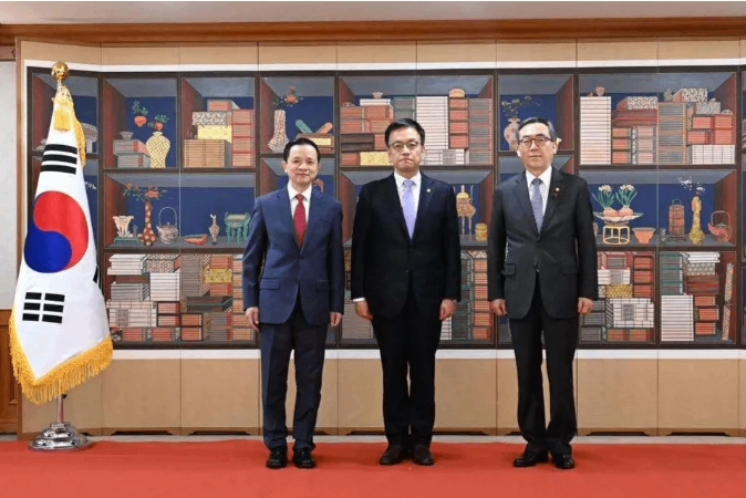 
三博脑科医院黄牛号贩子票贩子代网上预约代挂号电话戴兵大使向韩国代总统崔相穆递交国书