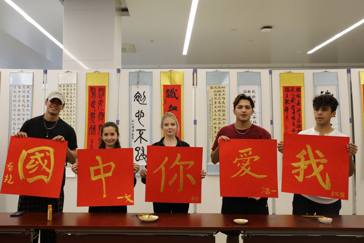 
北京朝阳医院黄牛代挂号电话票贩子号贩子网上预约挂号,住院检查加快,“洋学生”中国说｜丹青送祝福！多国留学生学习体验中国书法：“我爱你中国”