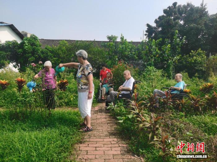 
北京大学第三医院黄牛代挂号电话票贩子号贩子网上预约挂号,住院检查加快,香港长者讲述大湾区内地养老：“在这里像在家一样安心”