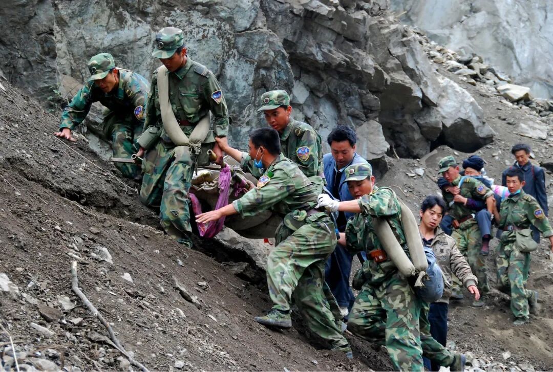 
东部战区总医院黄牛代挂号电话票贩子号贩子网上预约挂号,住院检查加快,82！82！6679！这是一支英雄连队的“精神密码”