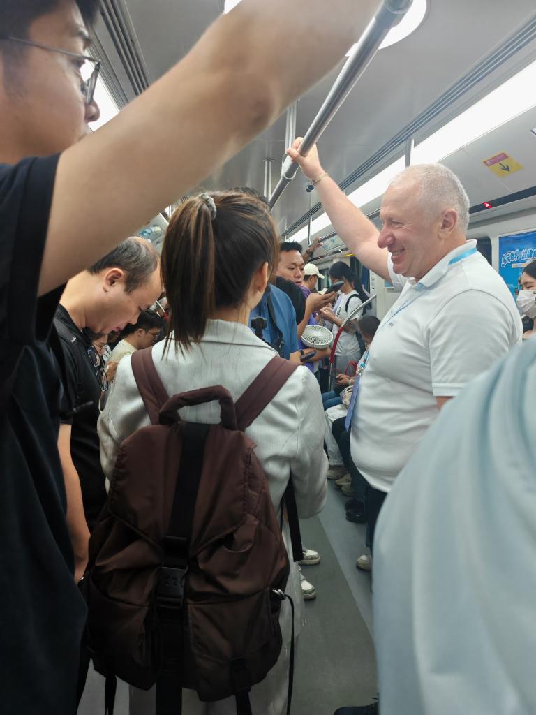 
北京妇产医院黄牛代挂号电话票贩子号贩子网上预约挂号,住院检查加快,记者手记：为啥这么多外国人挤在广州这条地铁上？