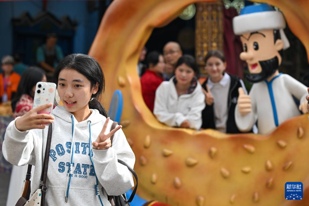 
代挂姜玉武的号黄牛代挂号电话票贩子号贩子网上预约挂号,住院检查加快,新疆国际大巴扎游人如织