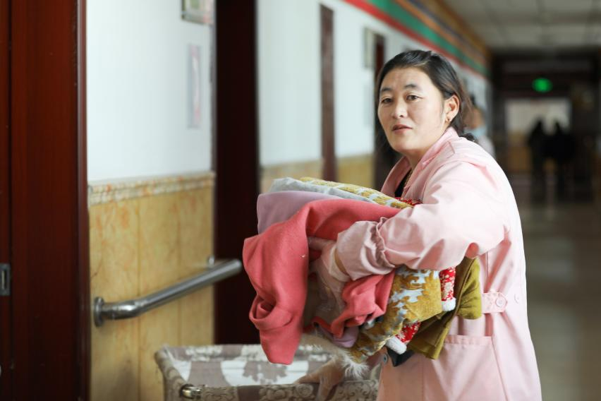 
北京中医院黄牛代挂号电话票贩子号贩子网上预约挂号,住院检查加快,【石榴花开 籽籽同心】“我们都是相亲相爱的一家人”——阿里“双集中”供养中心的日常太暖了