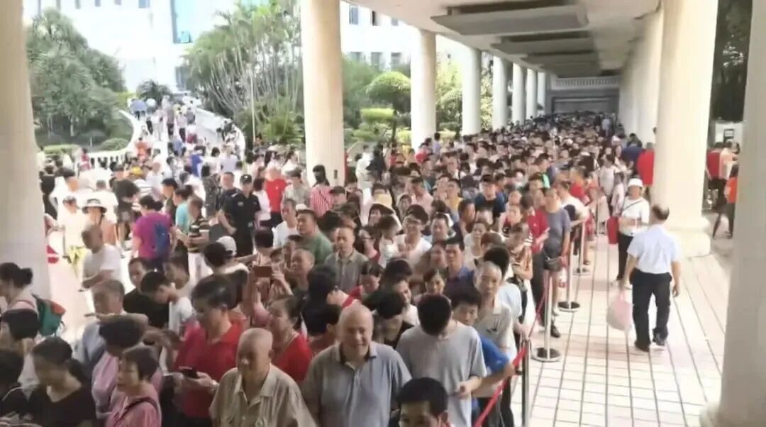 
浙江口腔医院黄牛代挂号电话票贩子号贩子网上预约挂号,住院检查加快,数千名游客挤满政府食堂！“一中午米饭蒸了550斤”