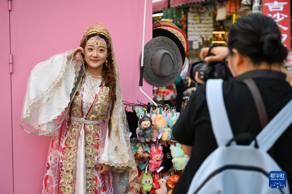 
代挂姜玉武的号黄牛代挂号电话票贩子号贩子网上预约挂号,住院检查加快,新疆国际大巴扎游人如织