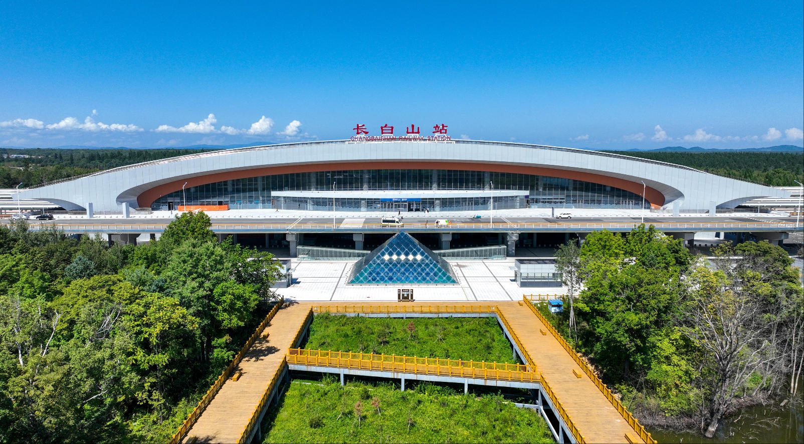 
北京同仁医院黄牛代挂号电话票贩子号贩子网上预约挂号,住院检查加快,沈白高铁铺就振兴发展康庄大道