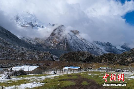 
上海各大医院黄牛代挂号电话票贩子号贩子网上预约挂号,住院检查加快,藏北“江南”西藏嘉黎深秋风光如画