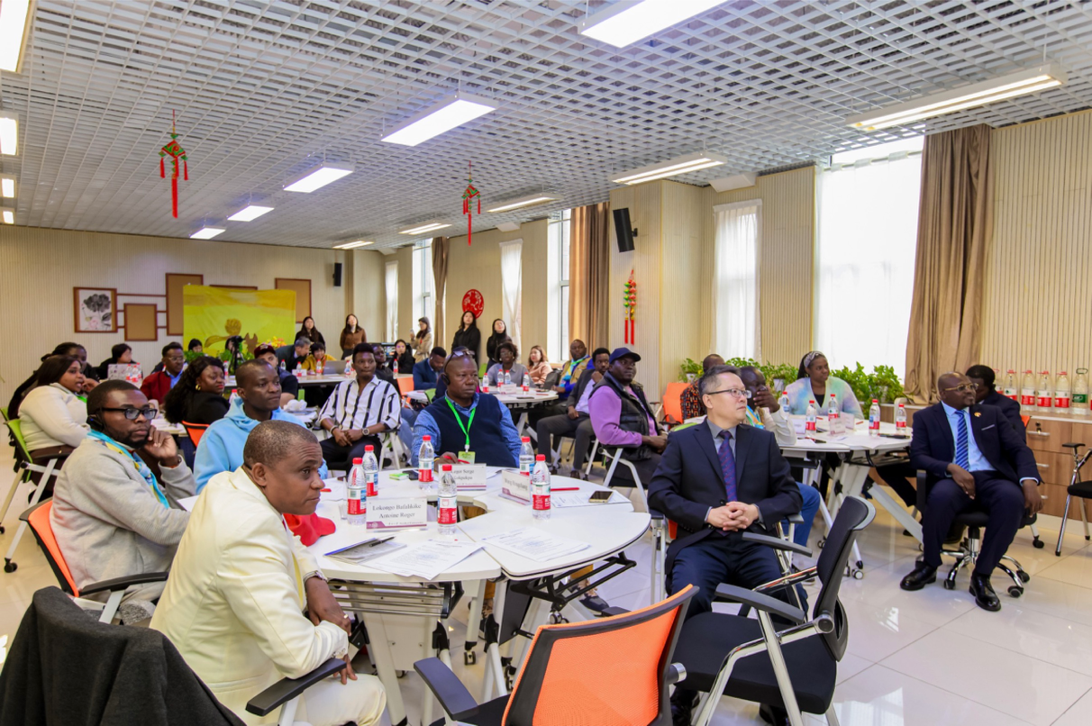 沈阳各大医院黄牛代挂号电话票贩子号贩子网上预约挂号,住院检查加快,“贫穷是我们共同的敌人!”非洲10国媒体人热议中非减贫合作