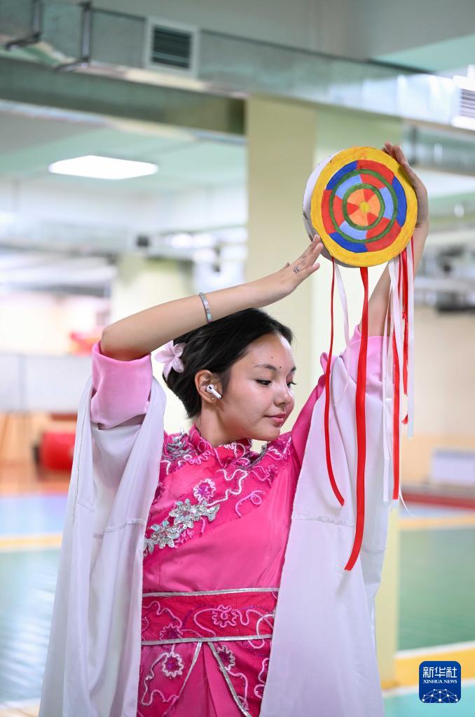 
广州中山眼科医院黄牛代挂号电话票贩子号贩子网上预约挂号,住院检查加快,通讯丨吉尔吉斯斯坦“中文热”背后的驱动力