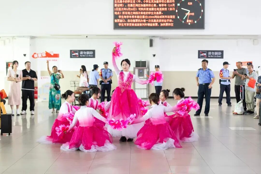 
南京儿童医院黄牛代挂号电话票贩子号贩子网上预约挂号,住院检查加快,我的铁路风景｜旅客向窗外举起相机，意外拍到……