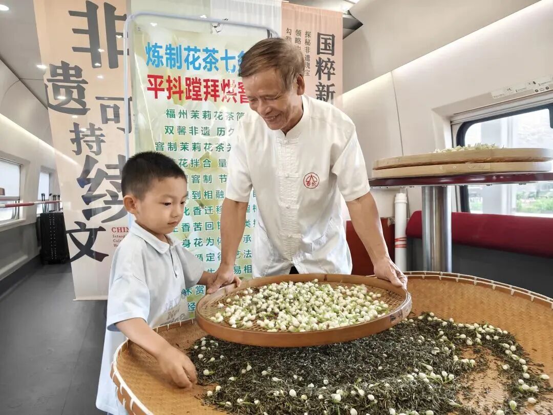 
南京儿童医院黄牛代挂号电话票贩子号贩子网上预约挂号,住院检查加快,我的铁路风景｜旅客向窗外举起相机，意外拍到……
