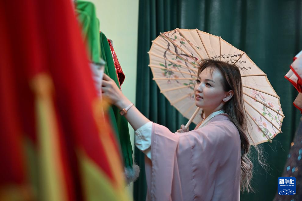 
广州中山眼科医院黄牛代挂号电话票贩子号贩子网上预约挂号,住院检查加快,通讯丨吉尔吉斯斯坦“中文热”背后的驱动力