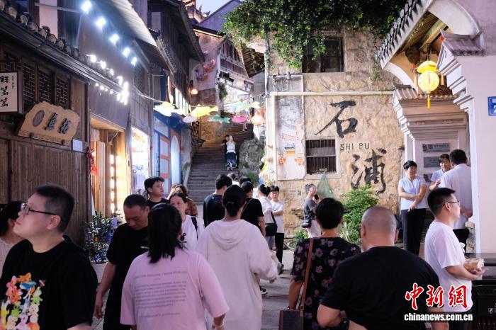 
江苏省中西医结合医院黄牛代挂号电话票贩子号贩子网上预约挂号,住院检查加快,台胞中秋写真：月满十六别样圆 半退休生活续写两岸情