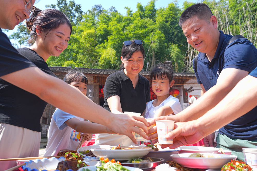 
广东省中医院黄牛代挂号电话票贩子号贩子网上预约挂号,住院检查加快,新华社出图｜每一张照片，都是对家国最深情的告白