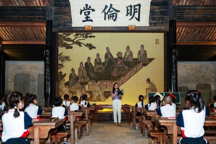 
广州各大医院黄牛代挂号电话票贩子号贩子网上预约挂号,住院检查加快,镜观·回响｜以文化人 以文育人