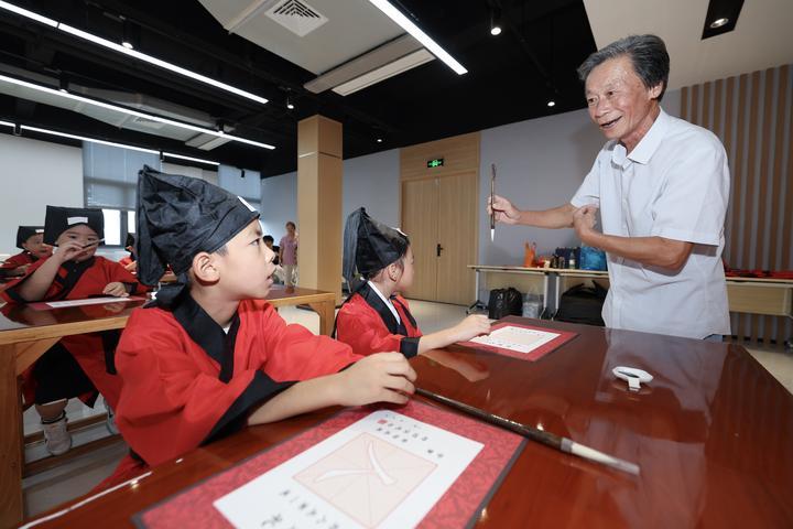 
广州各大医院黄牛代挂号电话票贩子号贩子网上预约挂号,住院检查加快,镜观·回响｜以文化人 以文育人
