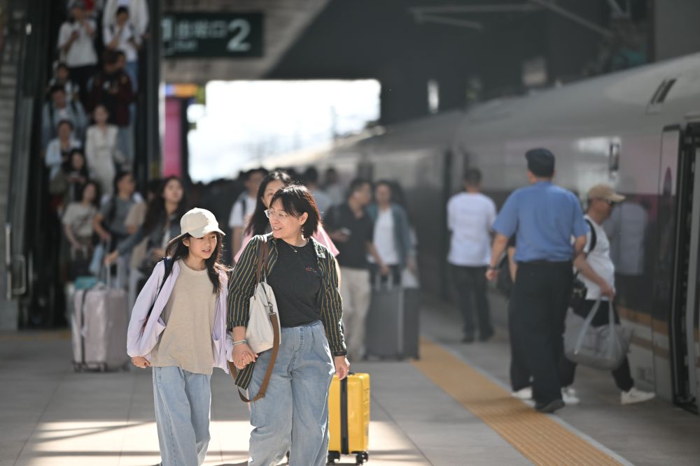 
广东省中医院黄牛代挂号电话票贩子号贩子网上预约挂号,住院检查加快,新华社出图｜每一张照片，都是对家国最深情的告白