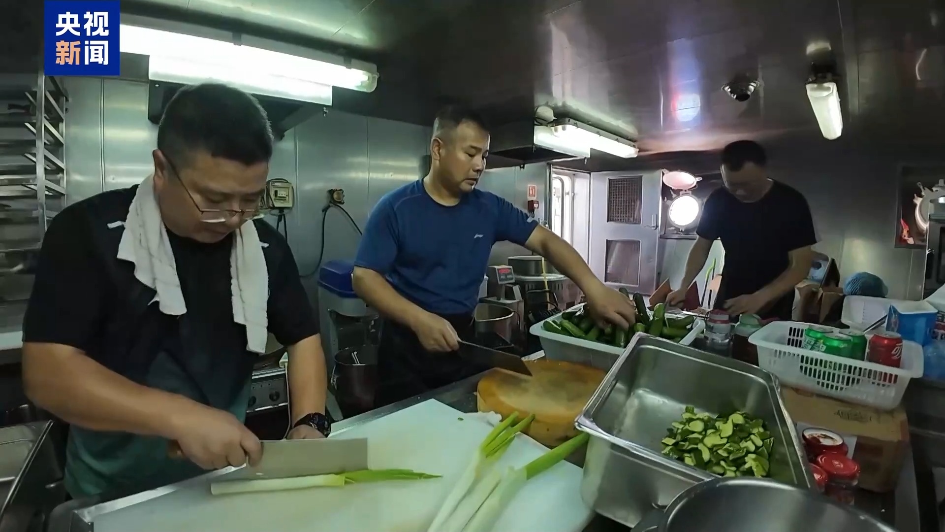 
广东省中医院黄牛代挂号电话票贩子号贩子网上预约挂号,住院检查加快,视频丨“雪龙”号上首项作业：人力“推飞机”入库