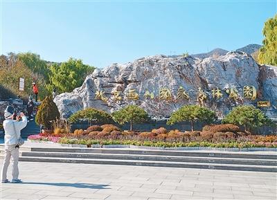 
沈阳医大一院黄牛代挂号电话票贩子号贩子网上预约挂号,住院检查加快,“双红”交织绘就文旅新图景