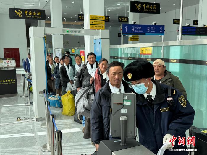 
北京广安门中医院黄牛代挂号电话票贩子号贩子网上预约挂号,住院检查加快,西藏里孜口岸开通以来深耕合作“金纽带” 护航开放新格局