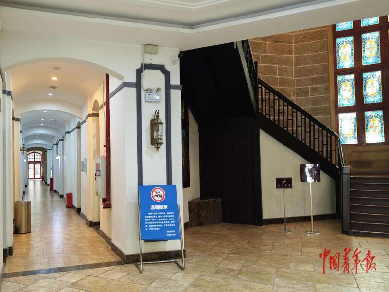 
广东省人民医院黄牛代挂号电话票贩子号贩子网上预约挂号,住院检查加快,在被轰炸过6次的教学楼继续上课 | 校馆弦歌