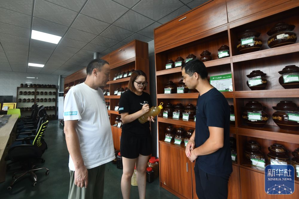 
北医六院黄牛代挂号电话票贩子号贩子网上预约挂号,住院检查加快,可爱的乡村——跨区域协作助深山苗寨产业发展