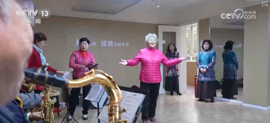 西安各大医院黄牛代挂号电话票贩子号贩子网上预约挂号,住院检查加快,旺盛需求催生超万亿级“银发经济”大市场 智慧赋能让“享老”更有温度