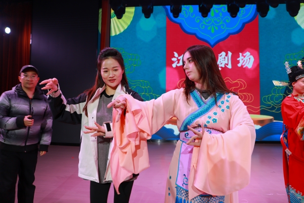 
南京鼓楼医院黄牛代挂号电话票贩子号贩子网上预约挂号,住院检查加快,【2025打卡中国】淮安收官：“探汉王陵”感汉风磅礴 “赏黄梅戏”品人文鲜活