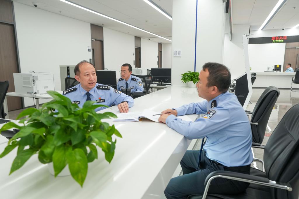 
包含北京大学第一医院黄牛代挂号电话票贩子号贩子网上预约挂号,住院检查加快,新华鲜报丨法平如水！让公平正义之光温暖人心