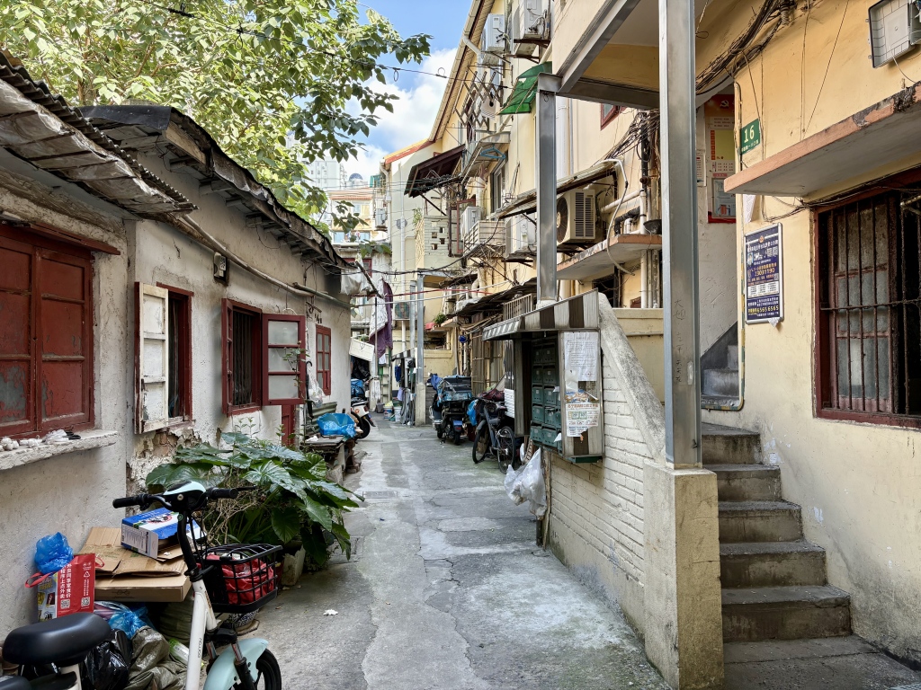 
北京中医药大学东直门医院黄牛代挂号电话票贩子号贩子网上预约挂号,住院检查加快,拎了四十年，痰盂终“退休”｜一平方米的改变有多难