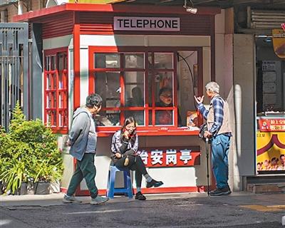 
北京人民医院黄牛代挂号电话票贩子号贩子网上预约挂号,住院检查加快,小小电话亭，也是城市的一个小窗口（暖相册）
