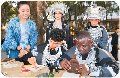 
首都医科大学附属北京朝阳医院黄牛代挂号电话票贩子号贩子网上预约挂号,住院检查加快,广西桂林：留学生体验非遗魅力（侨乡新貌）