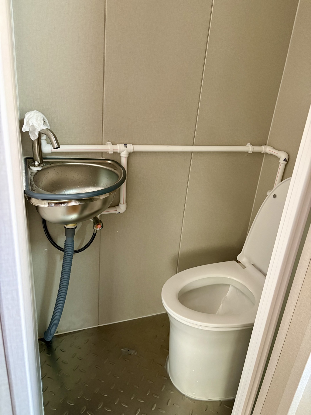 
北京中医药大学东直门医院黄牛代挂号电话票贩子号贩子网上预约挂号,住院检查加快,拎了四十年，痰盂终“退休”｜一平方米的改变有多难