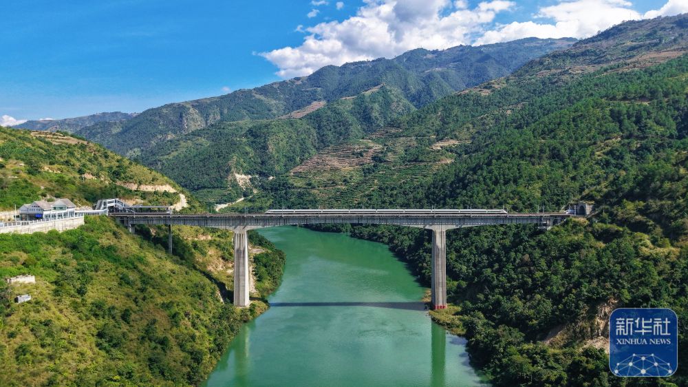 
上海第九人民医院黄牛代挂号电话票贩子号贩子网上预约挂号,住院检查加快,四中全会精神在基层丨这座宝藏车站让山乡居民搭上“幸福快车”