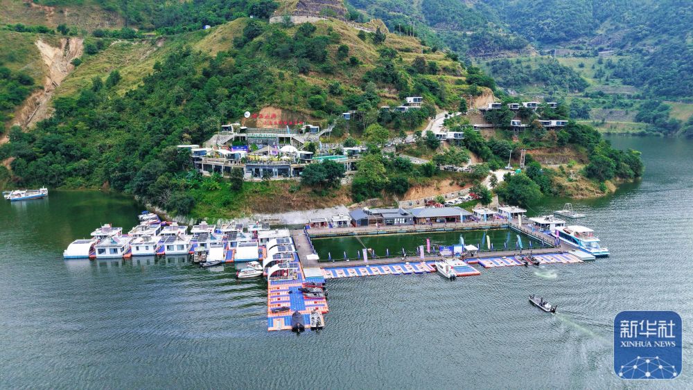 
上海第九人民医院黄牛代挂号电话票贩子号贩子网上预约挂号,住院检查加快,四中全会精神在基层丨这座宝藏车站让山乡居民搭上“幸福快车”