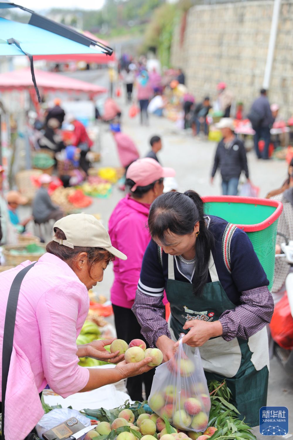 
上海第九人民医院黄牛代挂号电话票贩子号贩子网上预约挂号,住院检查加快,四中全会精神在基层丨这座宝藏车站让山乡居民搭上“幸福快车”