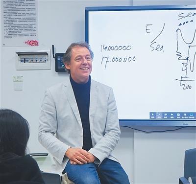 
长沙各大医院黄牛代挂号电话票贩子号贩子网上预约挂号,住院检查加快,扎根小城，他们这样选择（我在中国·行耕记）