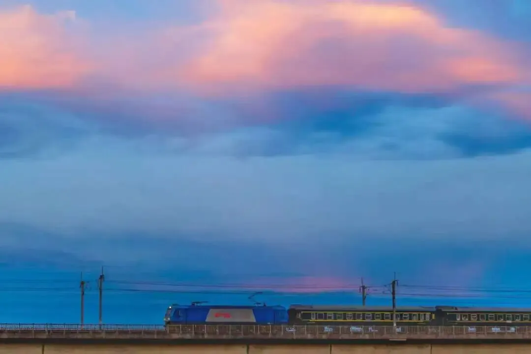 
北京同仁医院黄牛代挂号电话票贩子号贩子网上预约挂号,住院检查加快,我的铁路风景｜火车上“悦读”，是诗与远方的情怀佐料