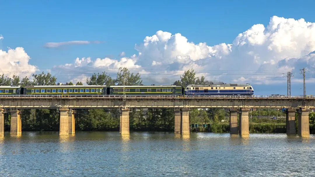 
北京同仁医院黄牛代挂号电话票贩子号贩子网上预约挂号,住院检查加快,我的铁路风景｜火车上“悦读”，是诗与远方的情怀佐料