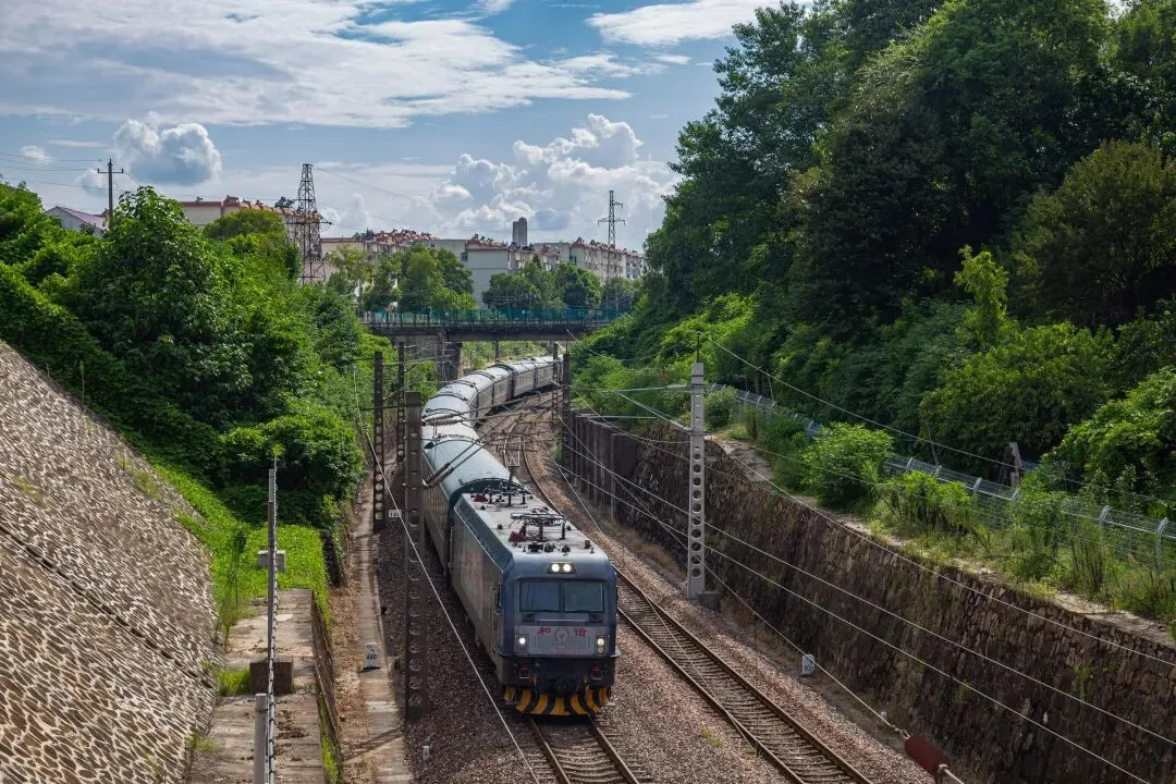 
北京同仁医院黄牛代挂号电话票贩子号贩子网上预约挂号,住院检查加快,我的铁路风景｜火车上“悦读”，是诗与远方的情怀佐料