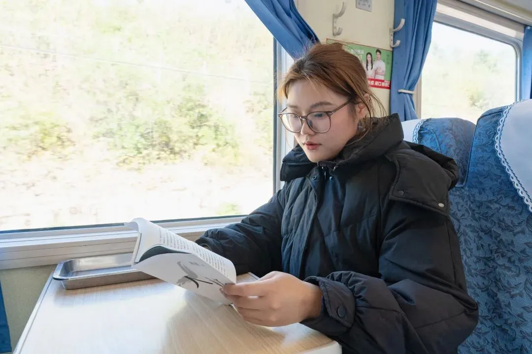 
北京同仁医院黄牛代挂号电话票贩子号贩子网上预约挂号,住院检查加快,我的铁路风景｜火车上“悦读”，是诗与远方的情怀佐料