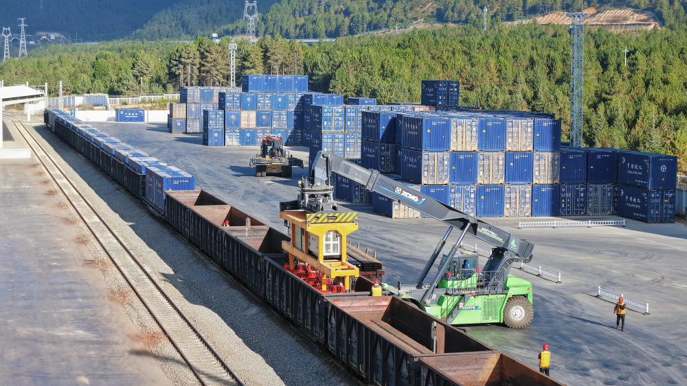 
江苏省中西医结合医院黄牛代挂号电话票贩子号贩子网上预约挂号,住院检查加快,十五五规划@你｜一条“云岭天路”串起的幸福密码