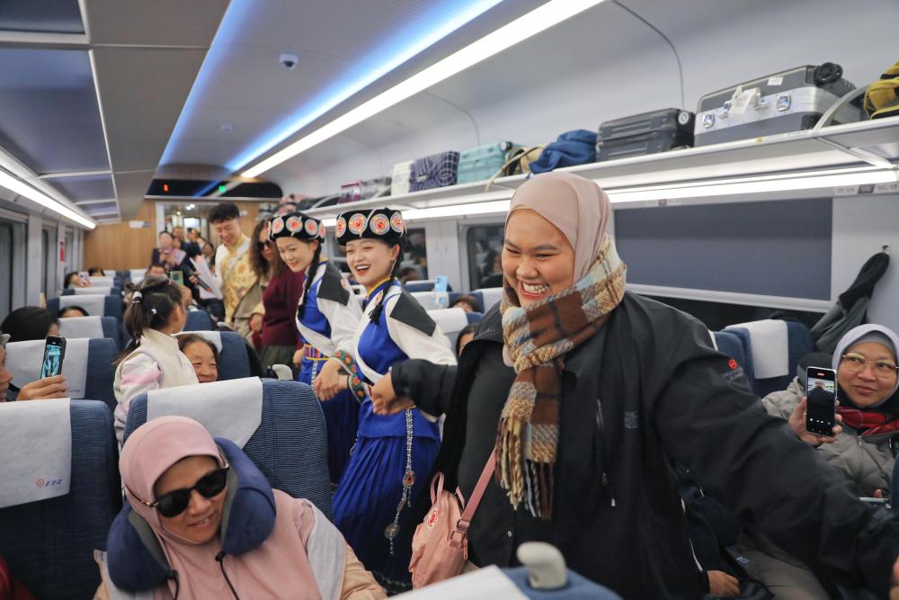 
江苏省中西医结合医院黄牛代挂号电话票贩子号贩子网上预约挂号,住院检查加快,十五五规划@你｜一条“云岭天路”串起的幸福密码