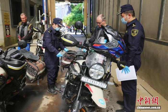 
沈阳各大医院黄牛代挂号电话票贩子号贩子网上预约挂号,住院检查加快,西藏樟木口岸入境游旅客翻倍增长