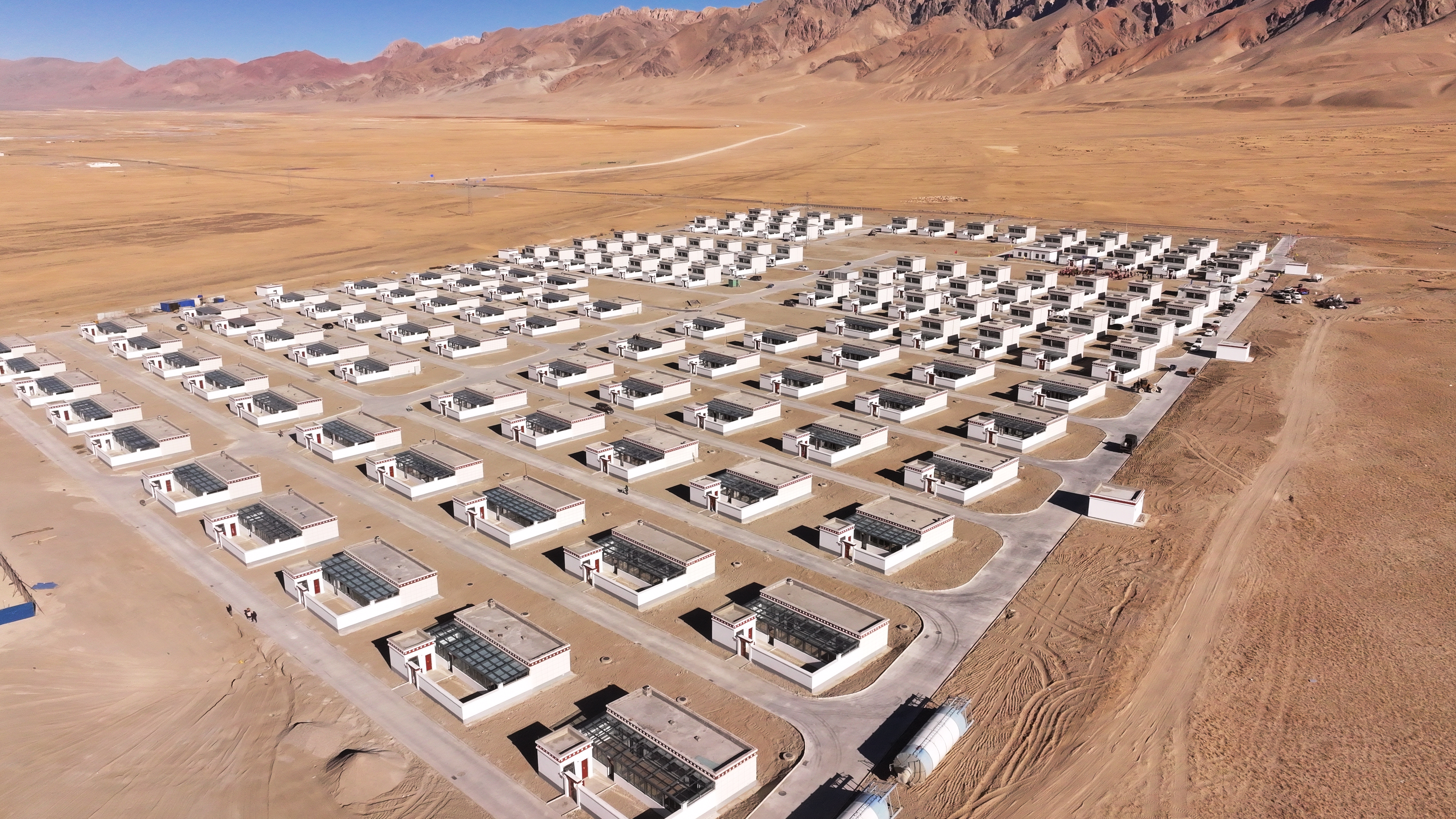 
空军特色医学中心黄牛代挂号电话票贩子号贩子网上预约挂号,住院检查加快,改则县麻米乡茶措村举行宜居宜业和美新村新居入住仪式